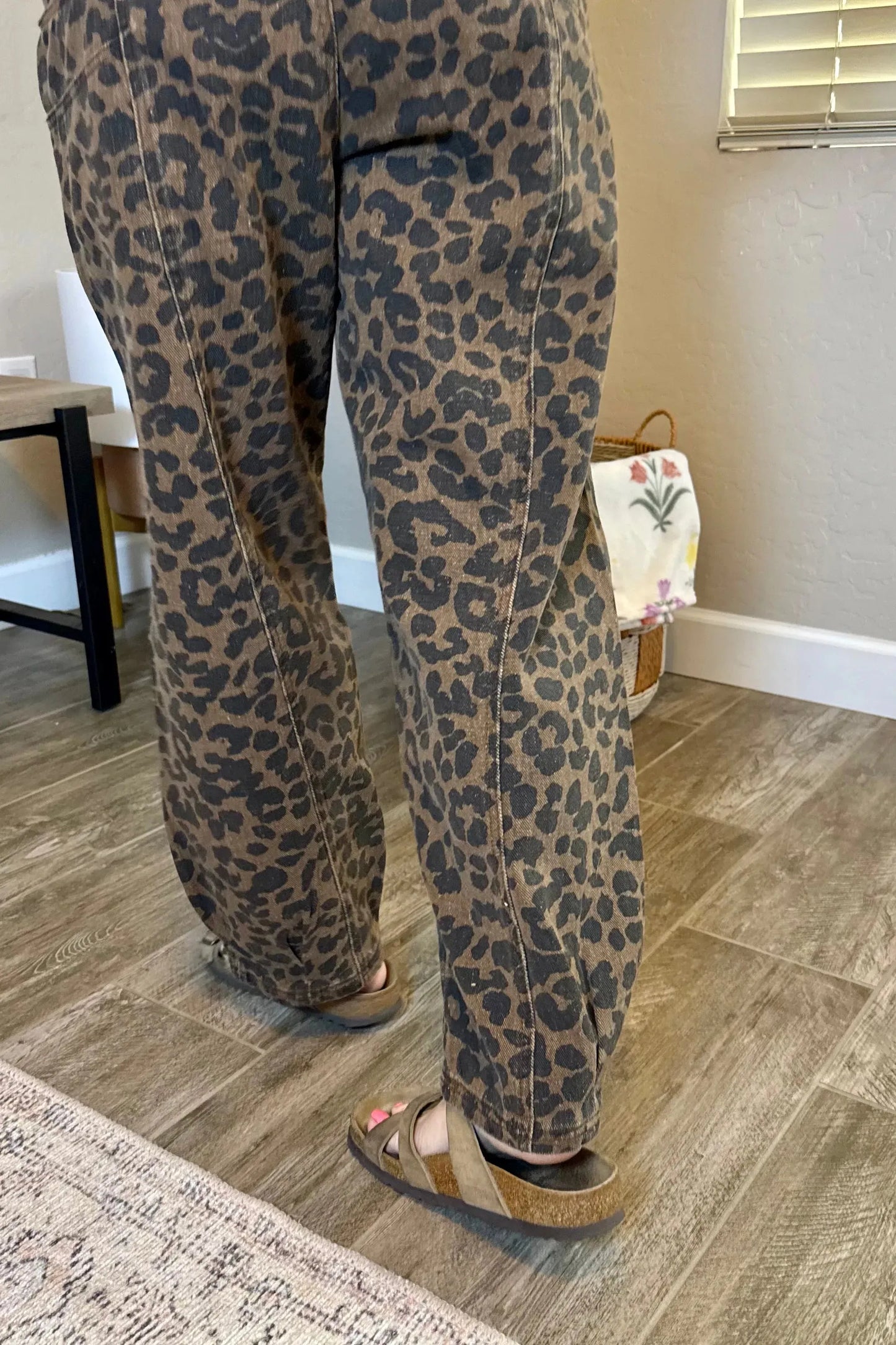 Cheeta Barrel Jeans in Mocha