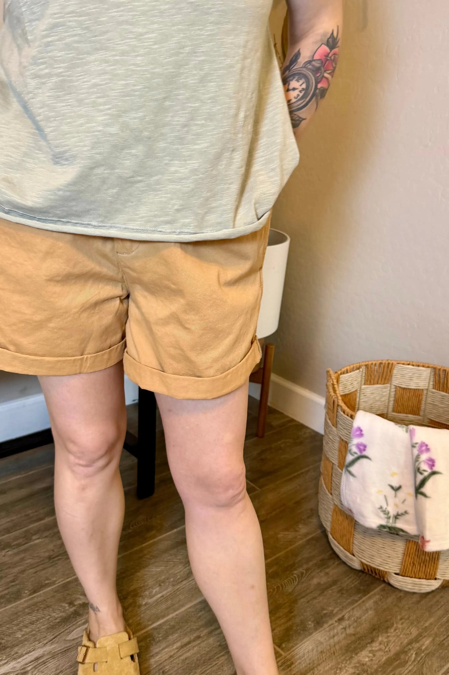 Casey Cotton Pleated Shorts in Khaki