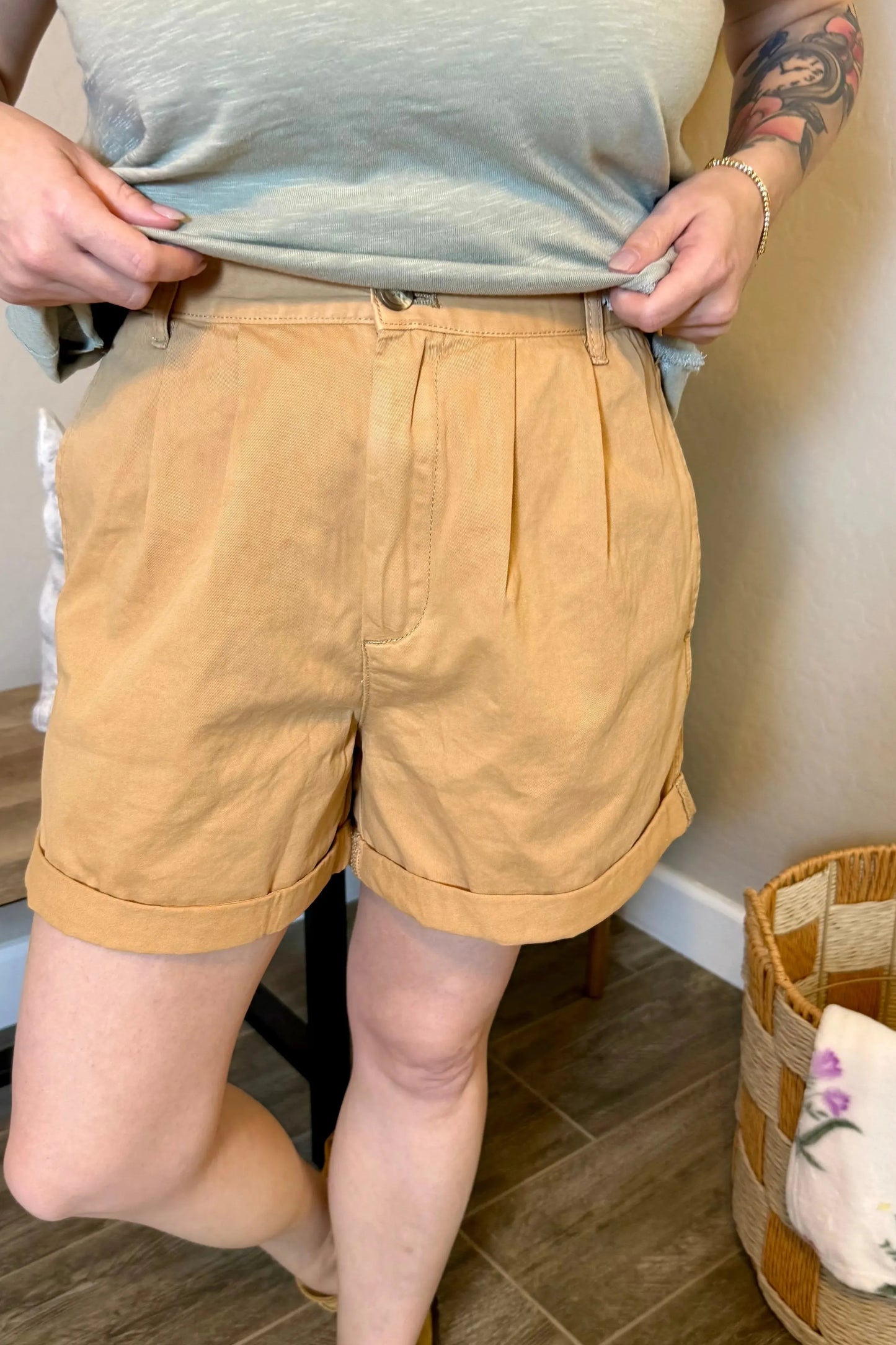 Casey Cotton Pleated Shorts in Khaki